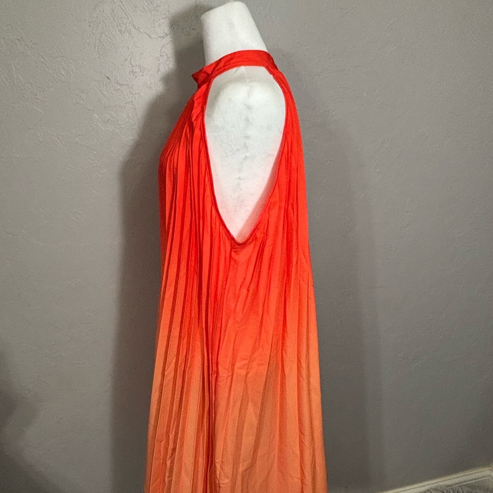 Elegant Ombre Halter Maxi Dress - Picture 3 of 6